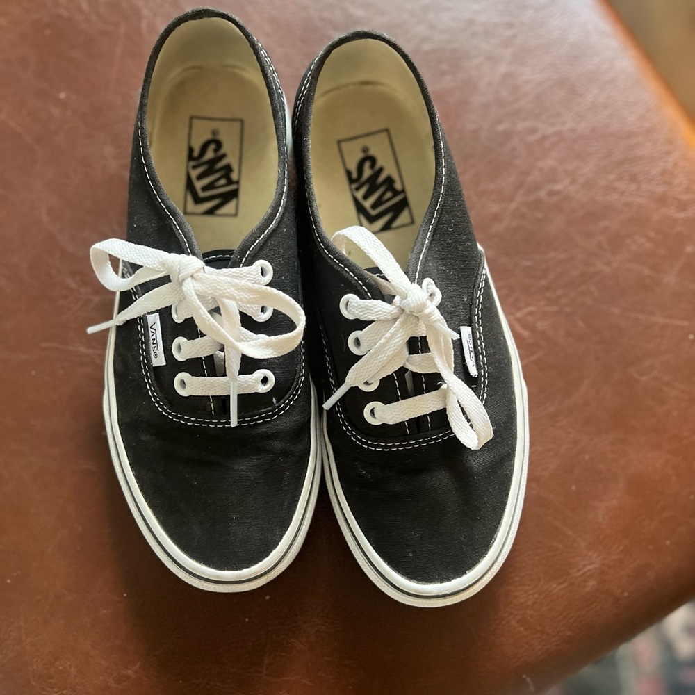 Vans Authentic women’s 6.5 men’s 5